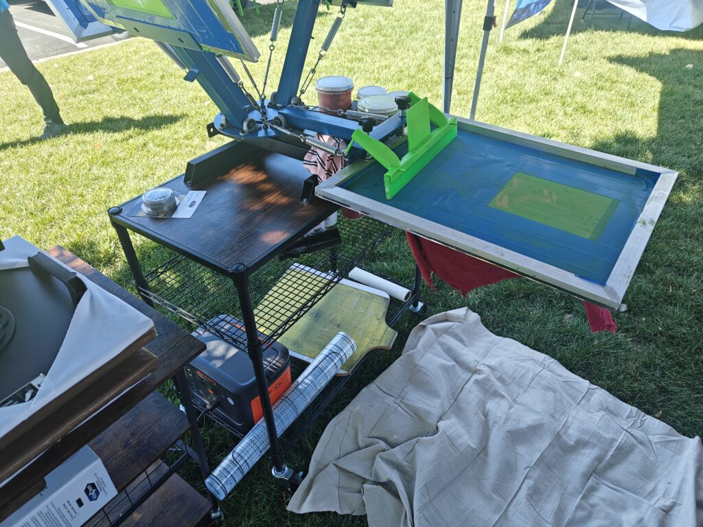 Mobile screen printing press